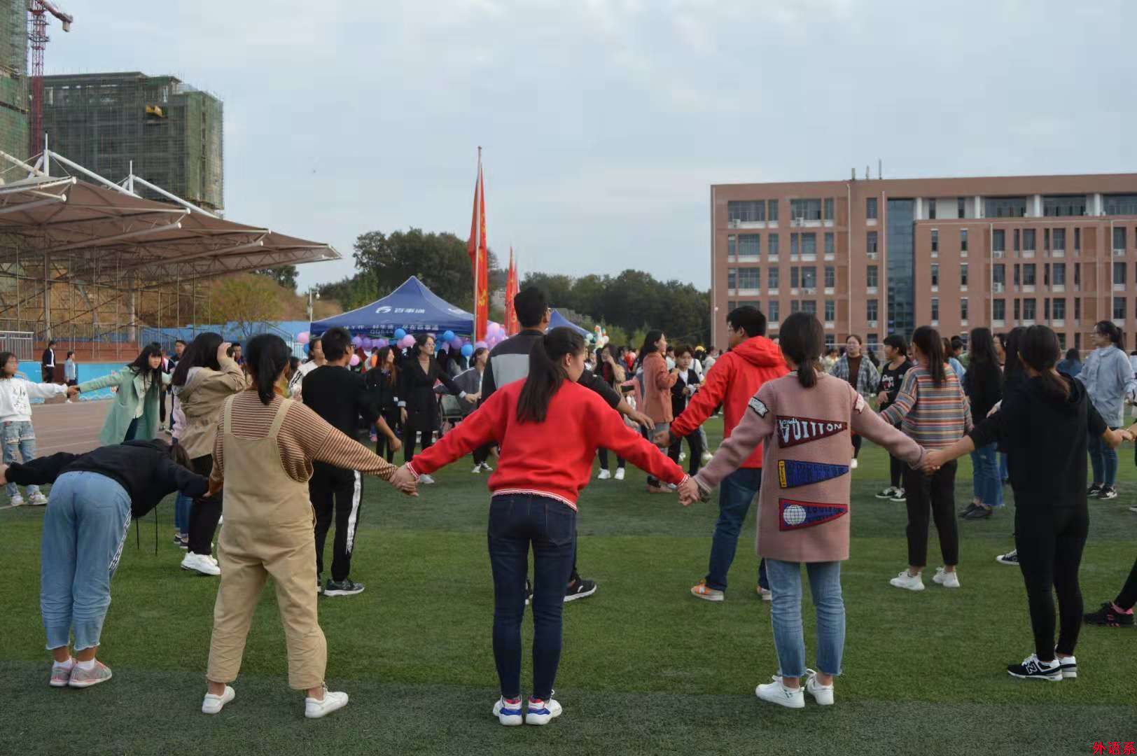 必威西汉姆联积极参与全校心理派对活动