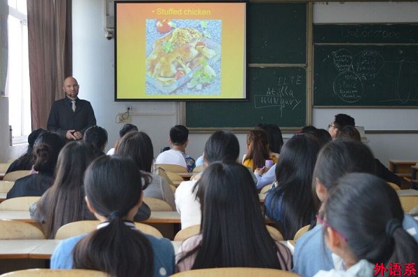 必威西汉姆联举办外籍教师学术交流活动