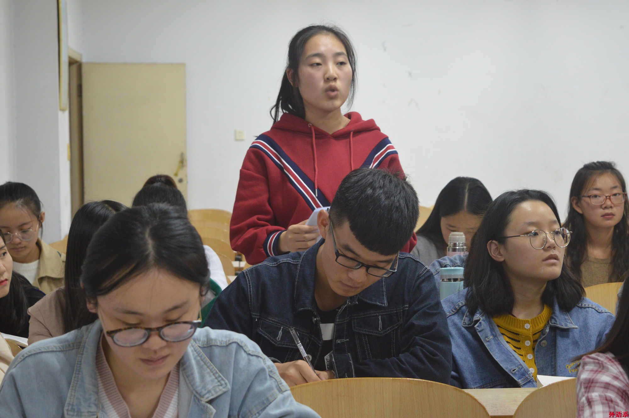 “党的创新理论万场宣讲进基层”---必威西汉姆联召开2018年秋季入党积极分子“学党史、知党恩、跟党走”学习交流会