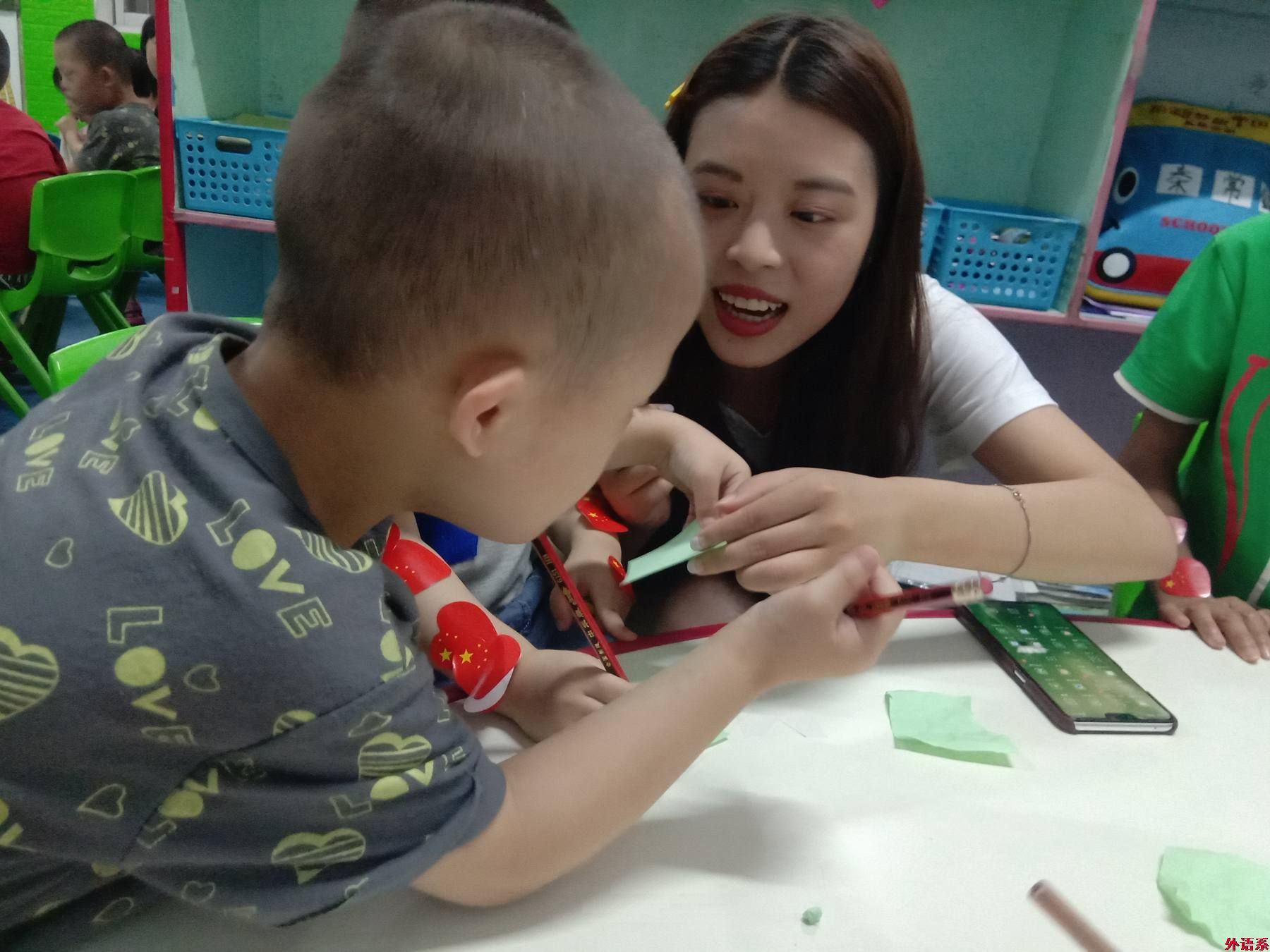 必威西汉姆联暑期“三下乡”:“彩虹人生,助力未来”专项行动团走进信阳儿童福利院