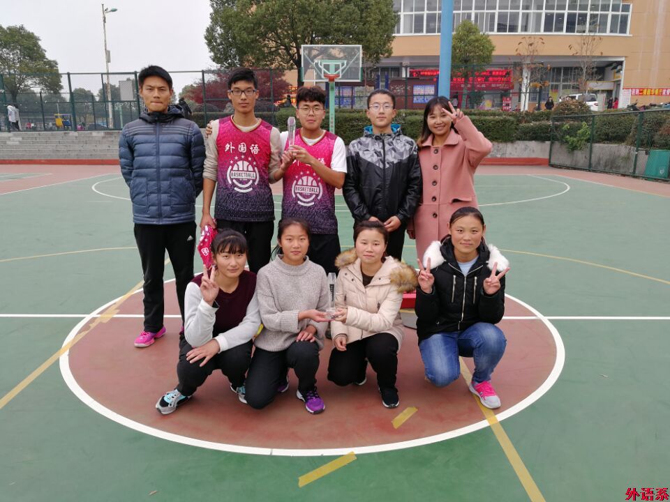 必威西汉姆联在校荷球推广赛决赛中获奖