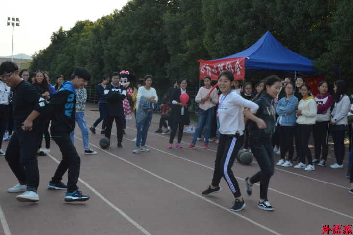 必威西汉姆联积极参加“心灵派对”素质拓展活动