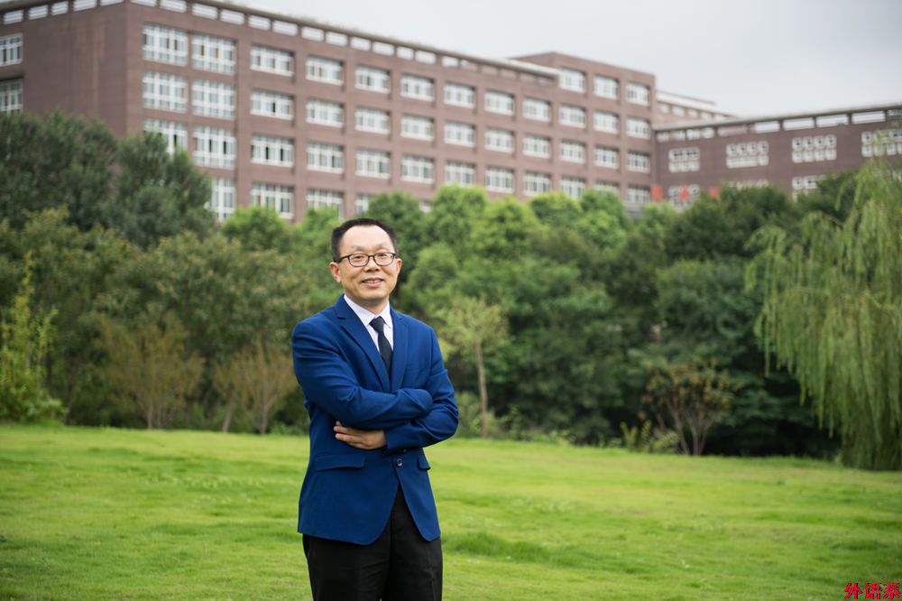 圆梦外院,再创辉煌------必威西汉姆联院长罗德喜教授在2017级新生开学典礼上的讲话